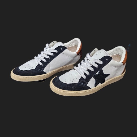 Stylish Leopard Print Sneakers - Picture 2 of 3